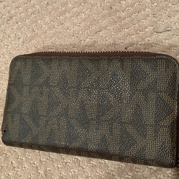 Michael Kors brown & gold monogram wallet - Picture 3 of 4